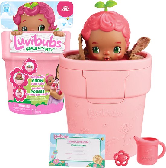 Luvibubs 'Kind Kira' speelset in roze pot met pop, waterkannetje, bloem en geboortecertificaat. Kind kijkt blij.