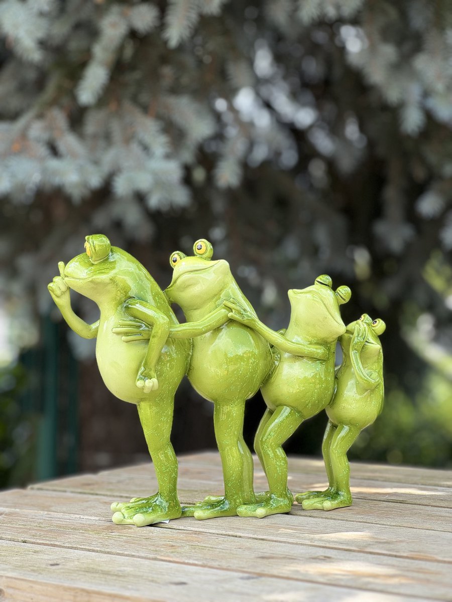 Kikkers polonaise 29 cm hoog - grappig - decoratief beeld - tuin - dierenbeeld - voor buiten - voor binnen - verjaardag - voor hem - voor haar - cadeau - geschenk - lente - Kerst - Nieuwjaar - Valentijn