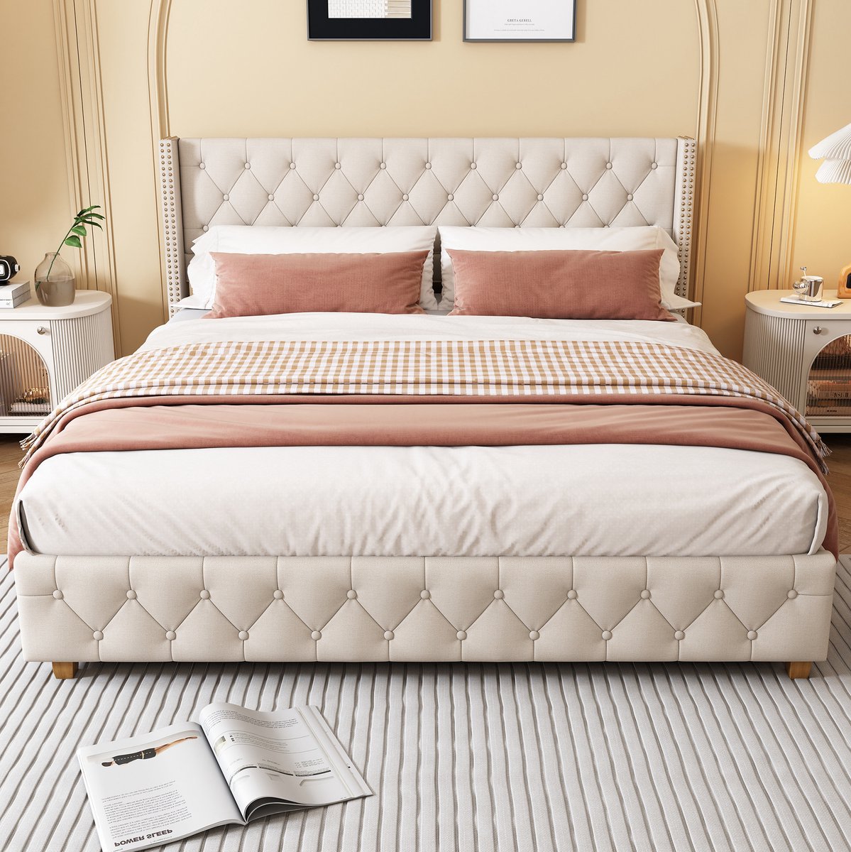 MEUNIQ gestoffeerd bed 180x200 cm met lattenbodem, hoofdbord en voetbord met knoopdetails, houten poten, tweepersoons bedframe voor slaapkamer, beige