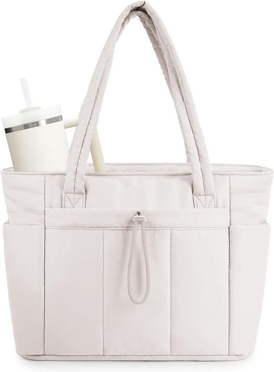 Lichtbeige gewatteerde tote bag met hengsels, met een witte beker en rietje erin.