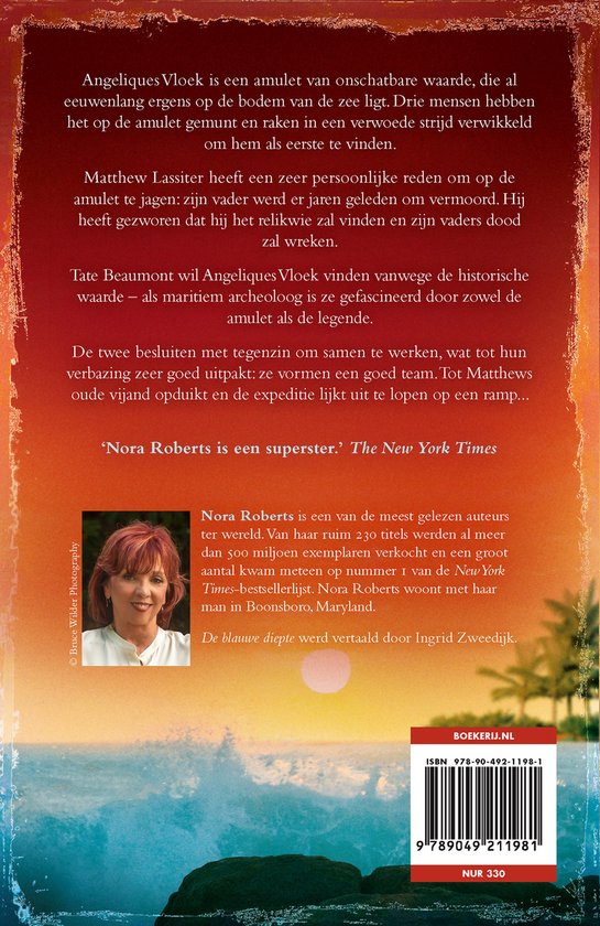 Achterkant van het boek 'De blauwe diepte' met de flaptekst en een foto van Nora Roberts.