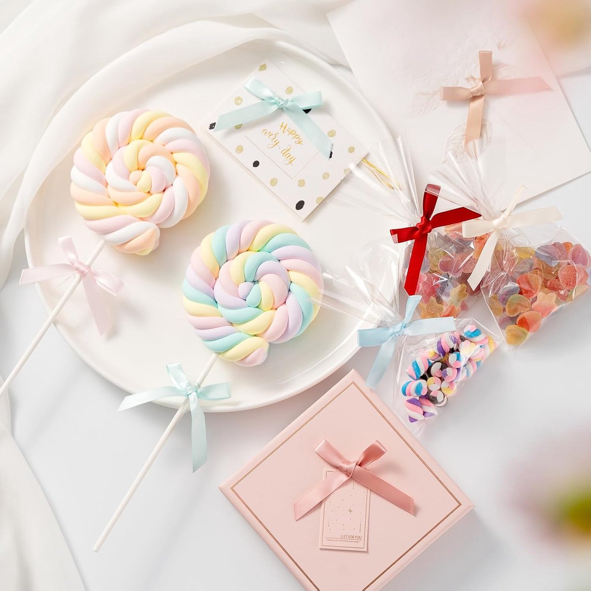 Strikken decoratie kleine geschenkstrikken strikken set voor bruiloft verjaardag geschenken Kerstmis en decoratie 100 stuks 8,5 x 5,5 cm wit