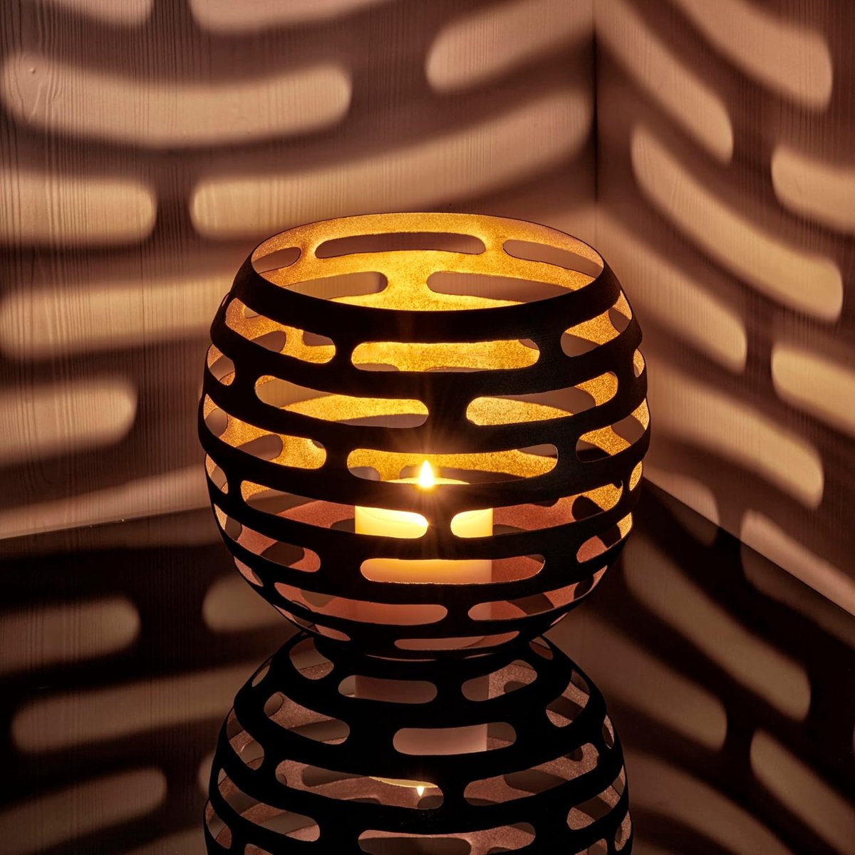 Windlicht metal zwart goud - 25 x 25 x 23,5 cm - Handgemaakt - Unieke decoratie voor woonkamer - ShopVlot