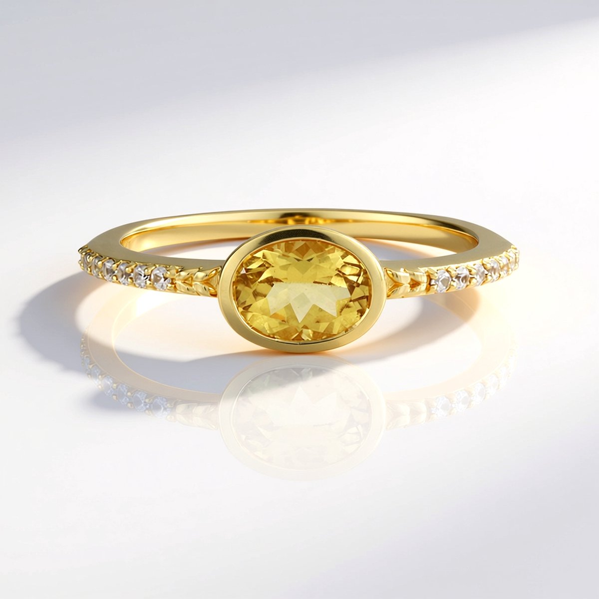 Cavill - Elegante Vergulde Zilveren Ring met Ovale Gele Beryl 0,952 ct & 14 Zirkonia's - Luxe Dames Ring - 925 Sterling Zilver
