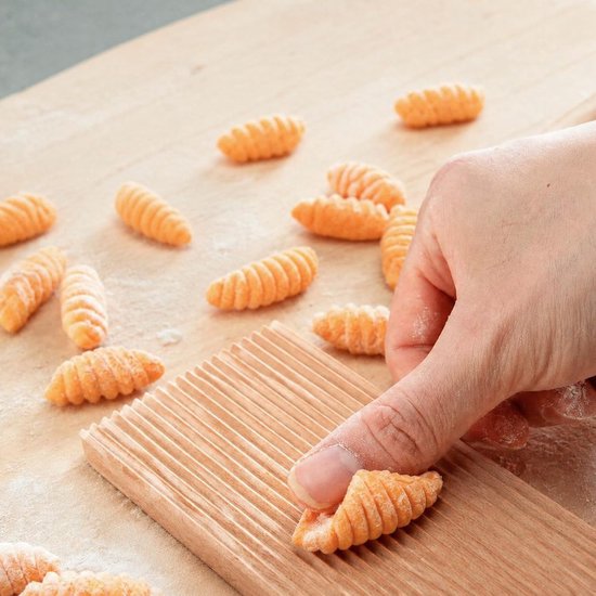 3 stuks, houten handvat, deegroller, beukenhout, gnocchi-plank met deegroller, gekartelde deegsnijder, roller voor thuiskeuken, ravioli, tortellini, macaroni — afbeelding 4