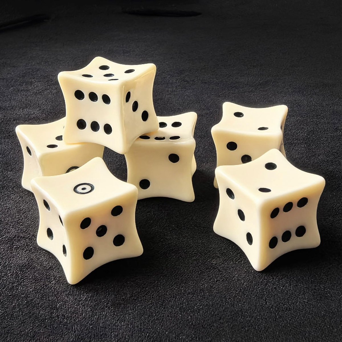 Set van 6 Bone Dice 16MM, gebogen bot dobbelstenen D & D RPG spel D6 zeszijdige plastic bot dobbelstenen 6 stuks set