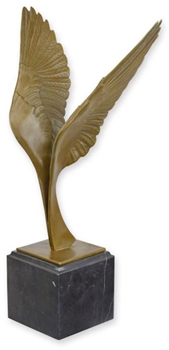 Abstract bronzen beeld met vleugels