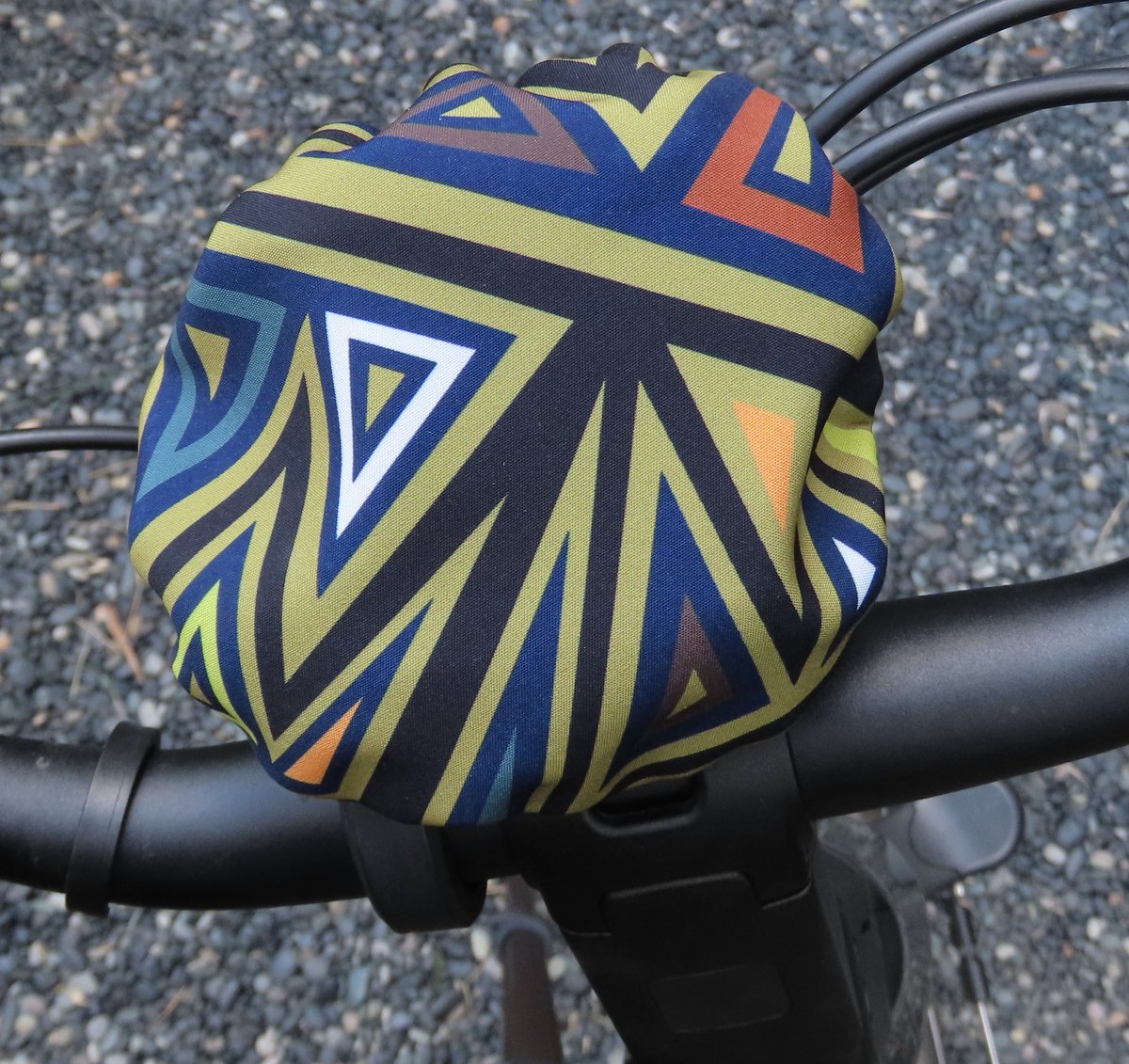 Ebike hoesje display vast G Driehoekje op groen softshell