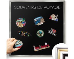 Wallfluent Magneetbord - Zwarte Achtergrond - Souvenirs De Voyage - 50x50 - Zwart Magneetbord - Magnetic Board - Magnetisch Bord Met Een Frame Voor Souvenirmagneten - Foto Magneetbord - Magnetisch Wandbord - Minimalist