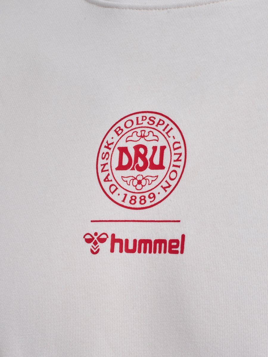 DBU 26 FAN RED-WHITE CREW NECK