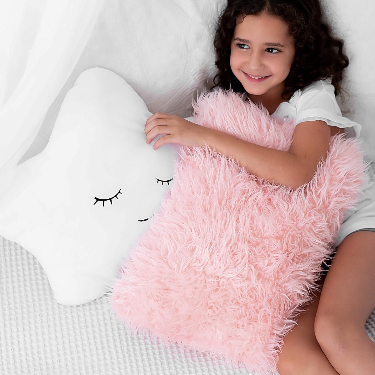 SnelShoppen - Set van 2 Decoratieve Sierkussens voor Babymeisjes en Kinderen, Pluizig Roze Imitatiebont met Geborduurd Slaapgezicht, Zacht en Pluche v