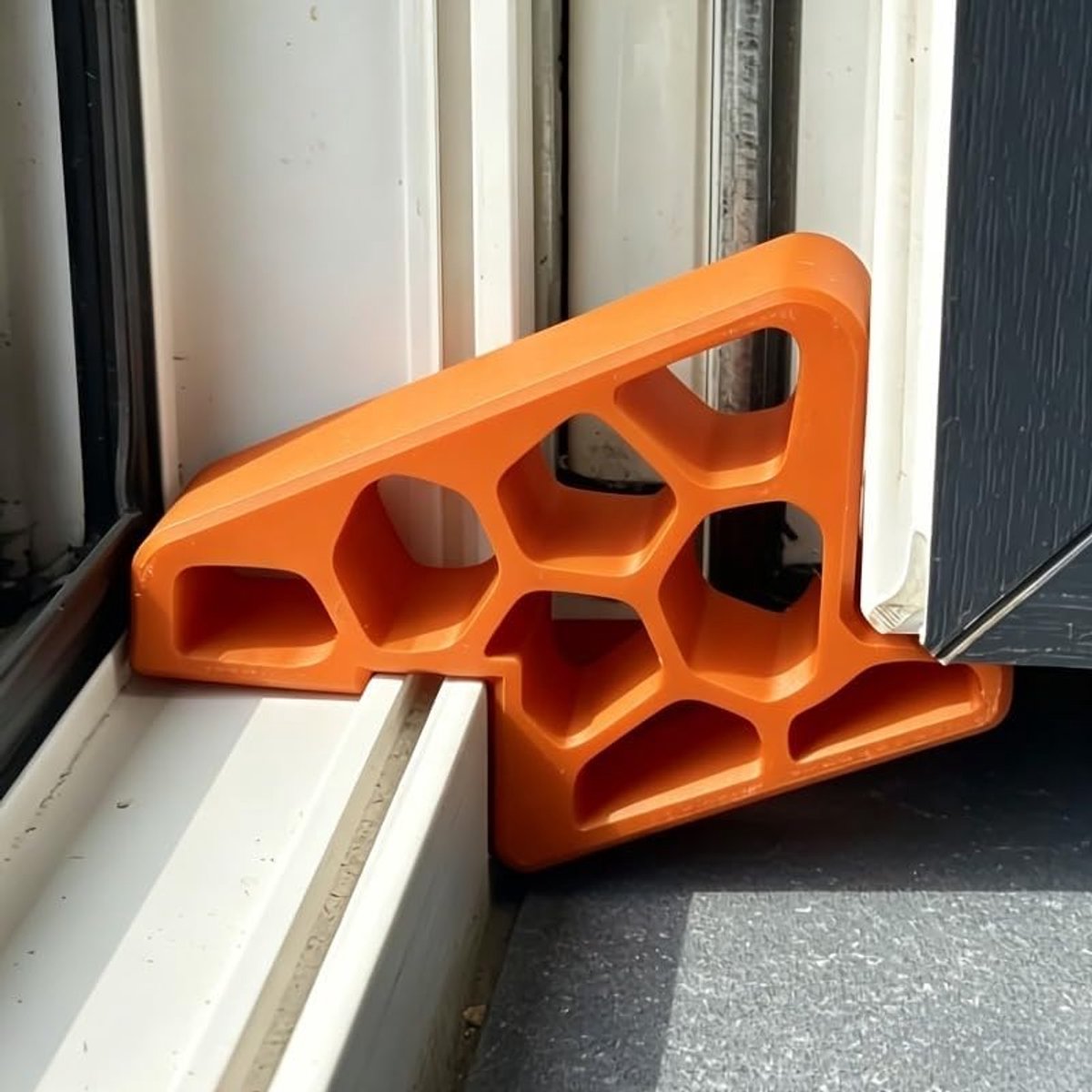 Raam Uitzetter - Raamstopper - 4 Stuks - 9,3 × 5,3 × 1.9 CM - Deurstopper - Vensterstopper - Tools Deurstopper - Deur- en Raambevestiging - Raamsluiter - Raamslot - Raambegrenzer - Vensterbegrenzer - Raamvergrendeling - Venstervergrendeling thumbnail 3