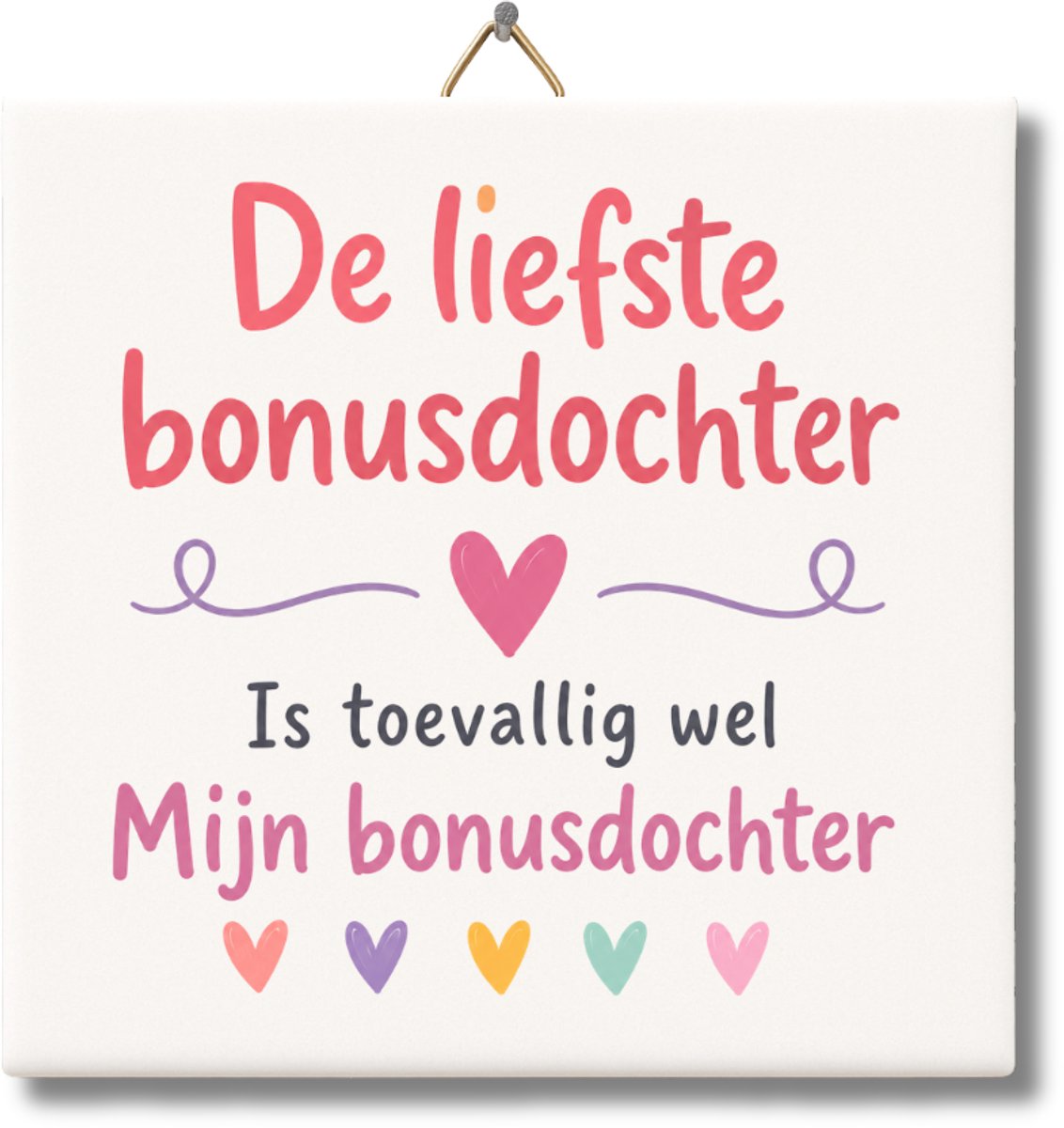 Tegeltje met Tekst 15x15cm van NietMokken® – De liefste bonusdochter is toevallig wel mijn bonusdochter – Cadeau voor bonusdochter – Lief Tegeltje met ophanghaakje – Premium verpakking, gratis viltje en ansichtkaart – Glossy