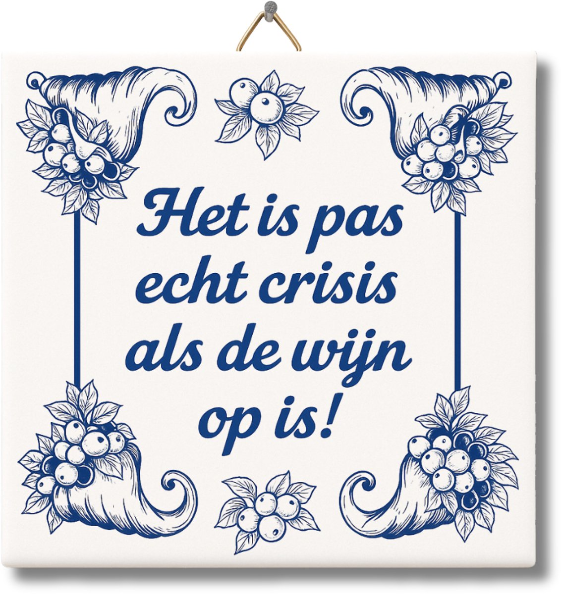 Tegeltje met Tekst van NietMokken® – Het is pas echt crisis als de wijn op is! – Grappig Wijn Tegeltje – Cadeau voor wijnliefhebber, vriendin, collega of moeder – Met ophanghaakje – Premium verpakking, gratis viltje en ansichtkaart – Glossy