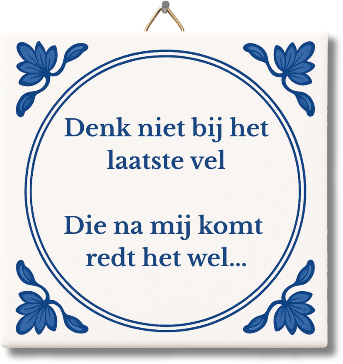 Tegeltje met Tekst van NietMokken® – Denk niet bij het laatste vel, die na mij komt redt het wel... – Grappig WC Tegeltje – Toiletdecoratie – Kado voor collega, vriend of housewarming – Met ophanghaakje, premium verpakking, viltje en ansichtkaart