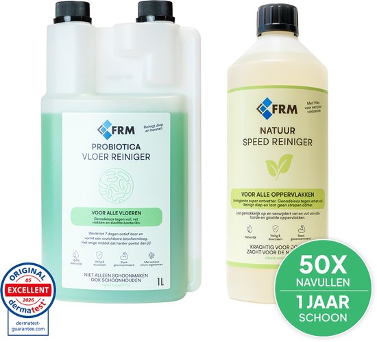 Twee flessen FRM reiniger. Links: Probiotica Vloerreiniger in witte fles met groen label. Rechts: Natuur Speed Reiniger in transparante fles met groen en wit label.