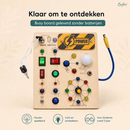Houten activiteitenspeelgoed met sleutel, schakelaars, knoppen en lichten.