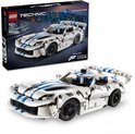 Witte LEGO Technic Dodge Viper GTS-R sportauto met blauwe strepen, naast de verpakking.