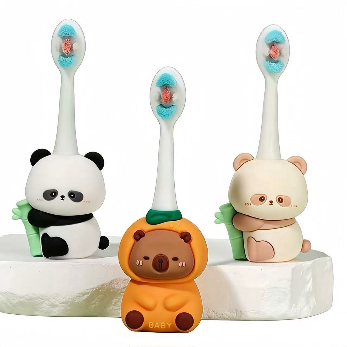 casalora - Kinder tandenborstel - Babytandenborstel - Tandenborstel 2 jaar - Zachte haren - Met een schattig handvat in de vorm van een dier - Tandenborstel met panda-capibarathema - Vanaf 3 tot 6 Jaar