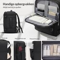 Zwarte rugzak met verschillende vakken, inclusief laptopvak en waterdicht vak voor toiletartikelen.