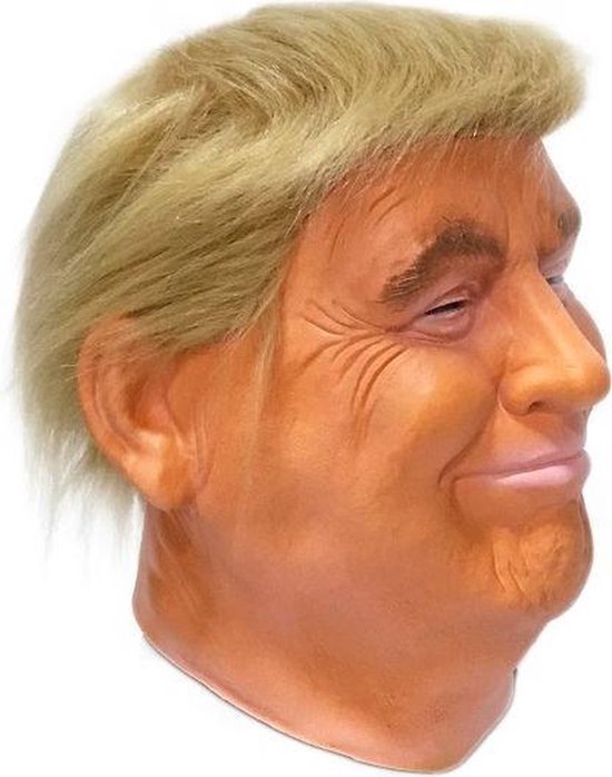 Rechts profiel van een Donald Trump masker met blond haar, rimpels en oranje huid.