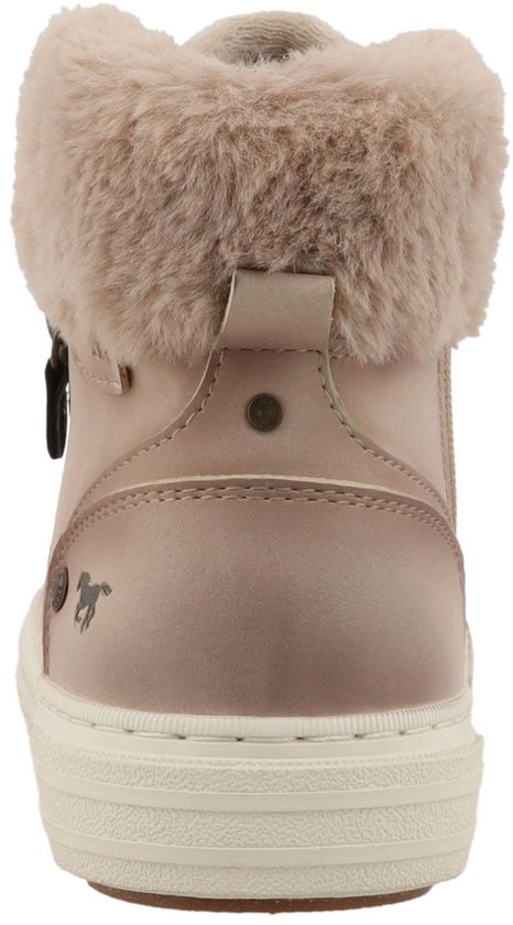 Roze hoge sneaker met bruine bontkraag, veters en rits aan de zijkant. Mustang logo op de hak.