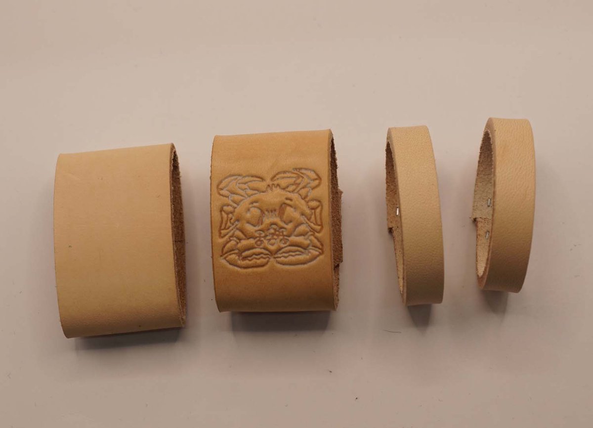 4 Lederen riem lusjes voor broekriem van 4 cm breed 1x sterrenbeeld KREEFT 3 cm breed, 2x smalle uni 1 cm breed, 1x breed uni 3 cm breed - riem lusjes die je zelf kunt verven - riem lusje vervangen omdat die verloren is