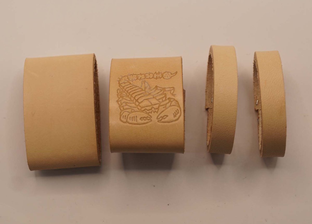 4 Lederen riem lusjes voor broekriem van 4 cm breed 1x sterrenbeeld SCHORPIOEN 3 cm breed, 2x smalle uni 1 cm breed, 1x breed uni 3 cm breed - riem lusjes die je zelf kunt verven - riem lusje vervangen omdat die verloren is