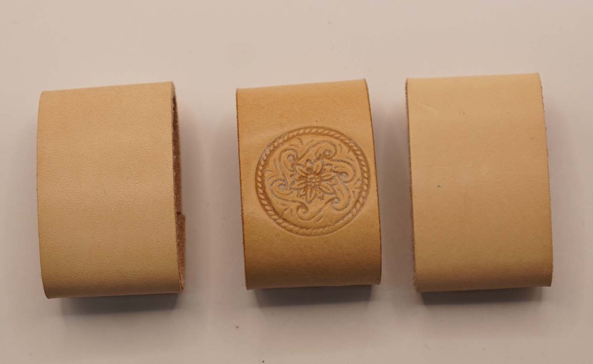 3 Lederen riem lusjes voor broekriem van 4 cm breed 2x uni, 1x bloem - riem lusjes die je zelf kunt verven - riem lusje vervangen omdat die verloren is - riem repareren met nieuw lusje - centuur lusje repareren - leer lusje