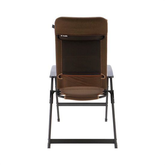 Bruine campingstoel met een hoge rugleuning en een zitting van gewatteerd textiel, met donker metalen frame.