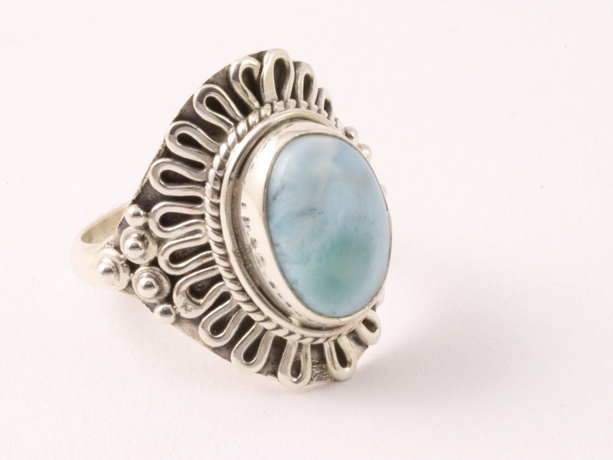 Bewerkte zilveren ring met larimar