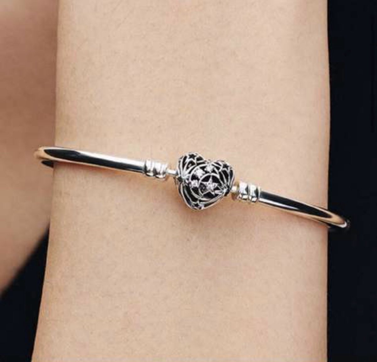 Pandora Moments Bangle Armband Hartsluiting Zilver 593400C01 – Zirkonia – Maat 19