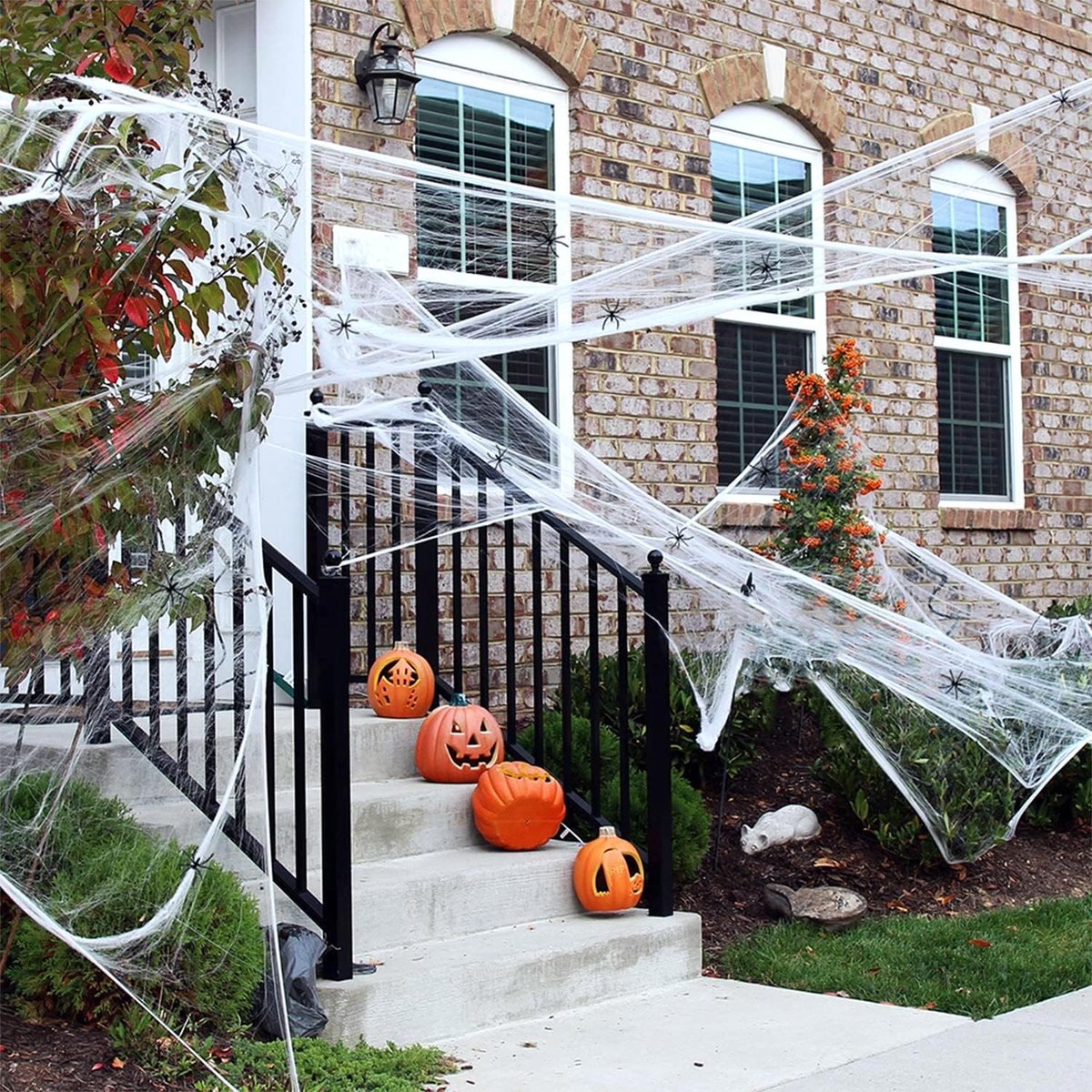 300g Halloween spinnenweb decoratie, met 100 stuks valse spinnen | Rekbare Halloween-spinnenwebben voor Halloween-decoraties voor feest, genoeg om 1500 vierkante voet te bedekken