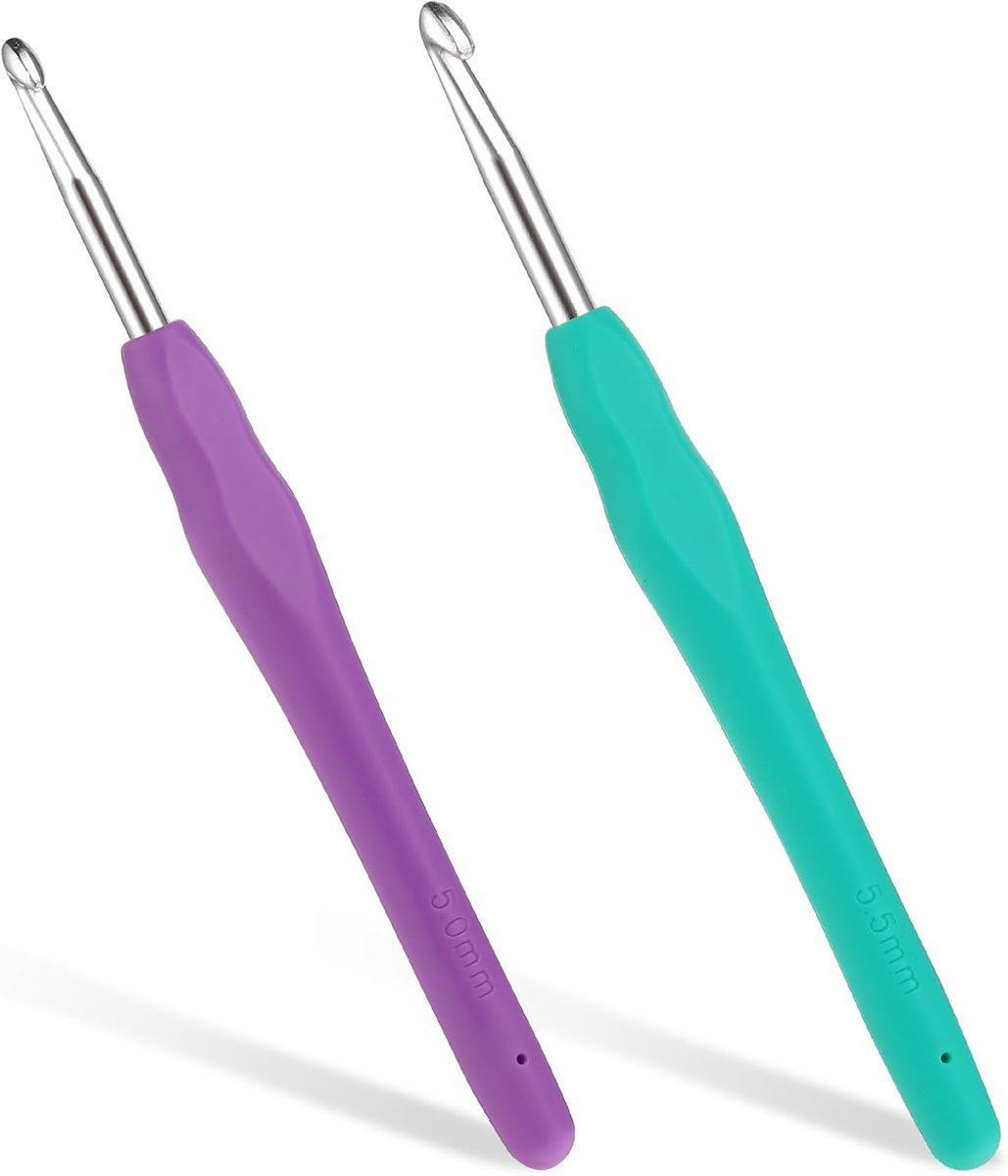 Haaknaalden, 5,0 mm, 5,5 mm haaknaalden, breinaalden met ergonomische greep voor artritische handen, kleurrijke TPR-greep, haaknaald voor beginners en haakgaren