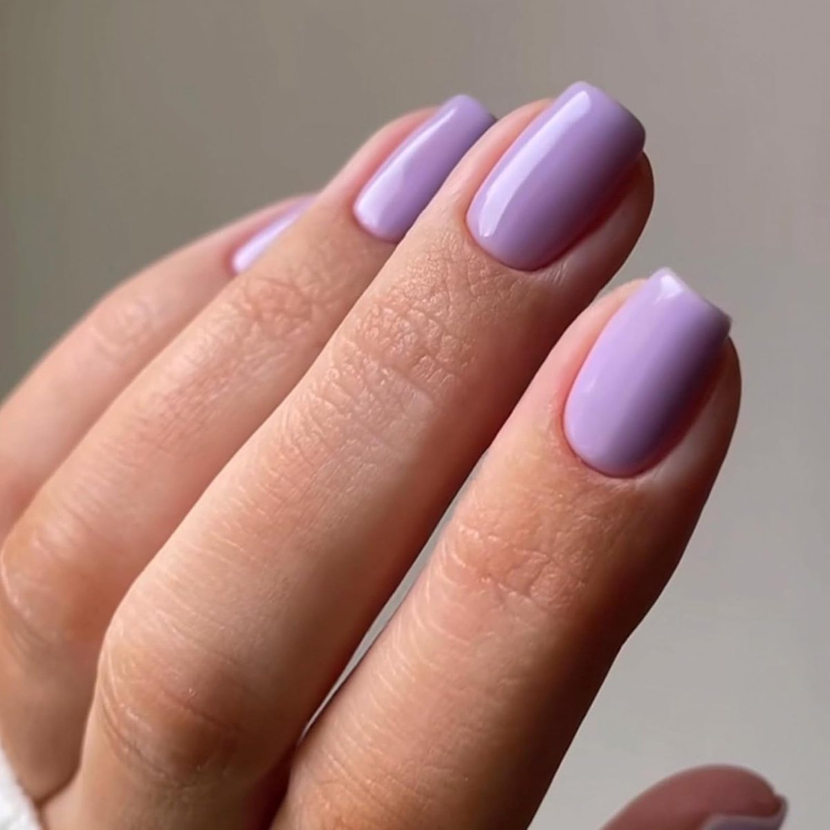 24 stuks korte press-on nagels vierkante Franse tip kunstnagels pure kleur acryl volledige dekkende kunstnagels set natuurlijke kunstmatige plak-op nagels in 12 maten voor vrouwen en meisjes dagelijks
