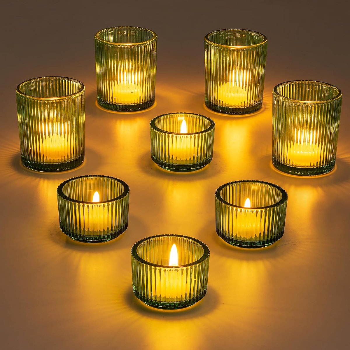 Groene glazen kaarshouder set van 8, geribbelde theelichthouders bulk, kleine kerstkaarshouders voor de woonkamer, Vintage theelichthouder Votief kaarshouder voor bruiloft Centrepiece Party