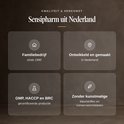 Vier doorzichtige vierkanten met iconen en tekst: 'Familiebedrijf sinds 1990', 'Ontwikkeld en gemaakt in Nederland', 'GMP, HACCP en BRC gecertificeerde productie' en 'Zonder kunstmatige kleurstoffen en conserveermiddelen'.