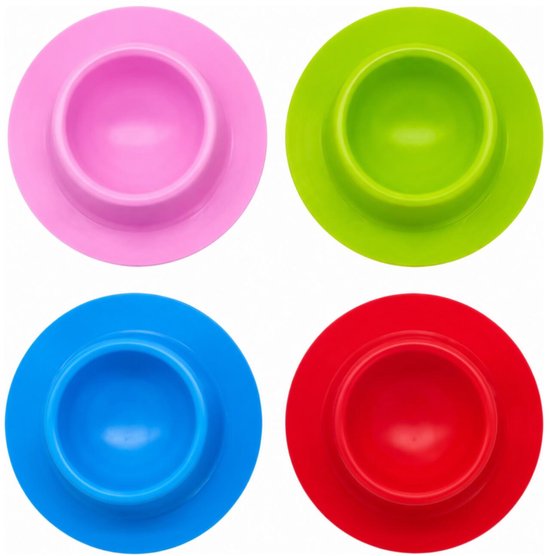 Vier ronde eierdopjes in roze, groen, blauw en rood, van bovenaf gezien.