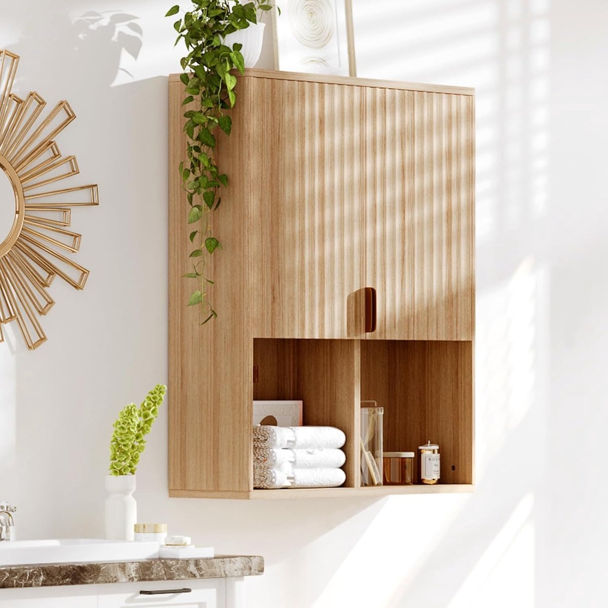 Wandkast met groeven – met verstelbare planken en aluminium handgreep – badkameropbergkast van natuurlijk hout voor boven het toilet – keukenkastje voor de woonkamer, wasruimte of kantoor – 75×60×20 cm – houtkleur