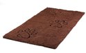 Bruine mat met drie beige pootafdrukken.