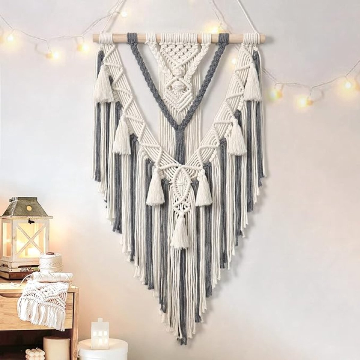 Boho Macramé Wandtapijt – Geometrisch Geweven – Beige & Grijs – Handgemaakt – met Kwastjes – voor Slaapkamer & Woonkamer