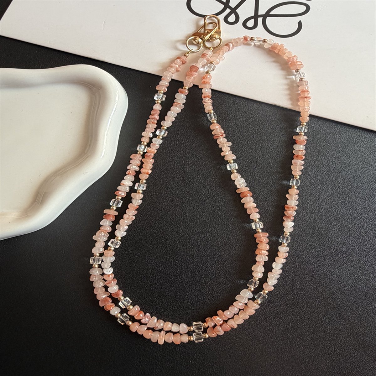 Telefoonkoord met kristallen kralen - Draagbaar telefoonkoord - Past op de meeste telefoonhoesjes - 120 cm - Roze ketting