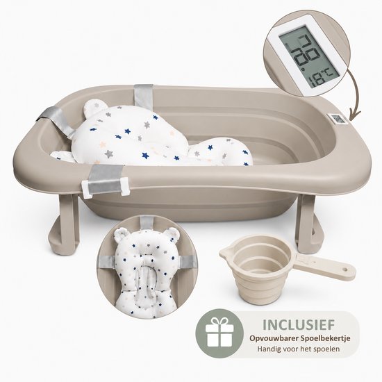 Beige opvouwbare babybadkuip met een wit kussen met blauwe en oranje sterren. Inclusief badthermometer en opvouwbaar schepje.