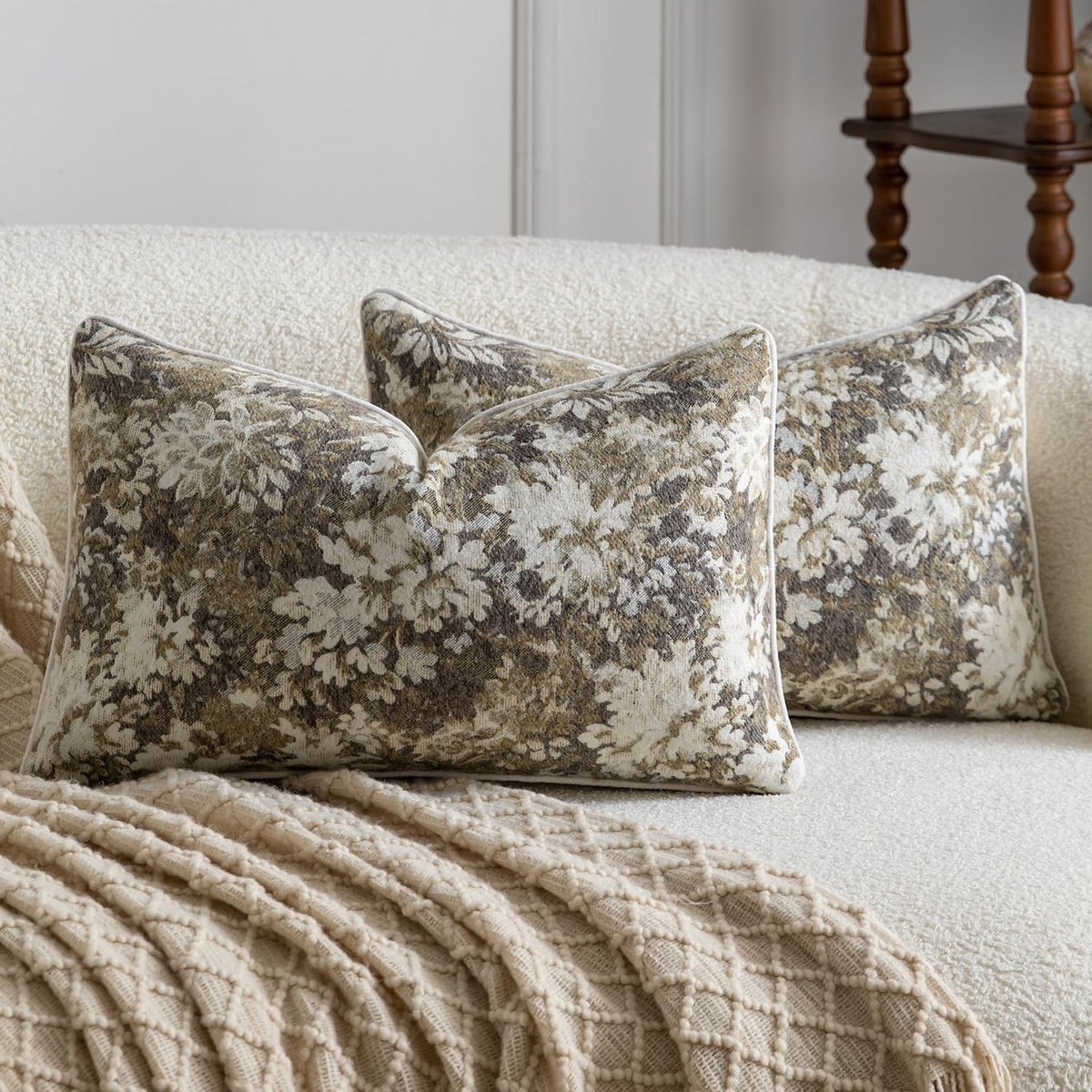 Omgoods - Set van 2 Decoratieve Kussenhoezen 40 x 80 cm - Ivoor Goud Taupe Bloemen