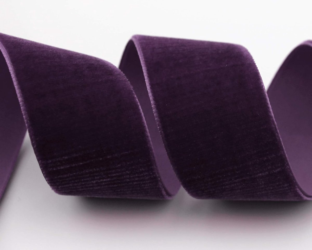 3 m x 36 mm Samtband Pflaume (581 Plum) Dekoband Lila Violett Velour eenzijdig Samt scherpe rand Velvet Ribbon voor naaien decoreren