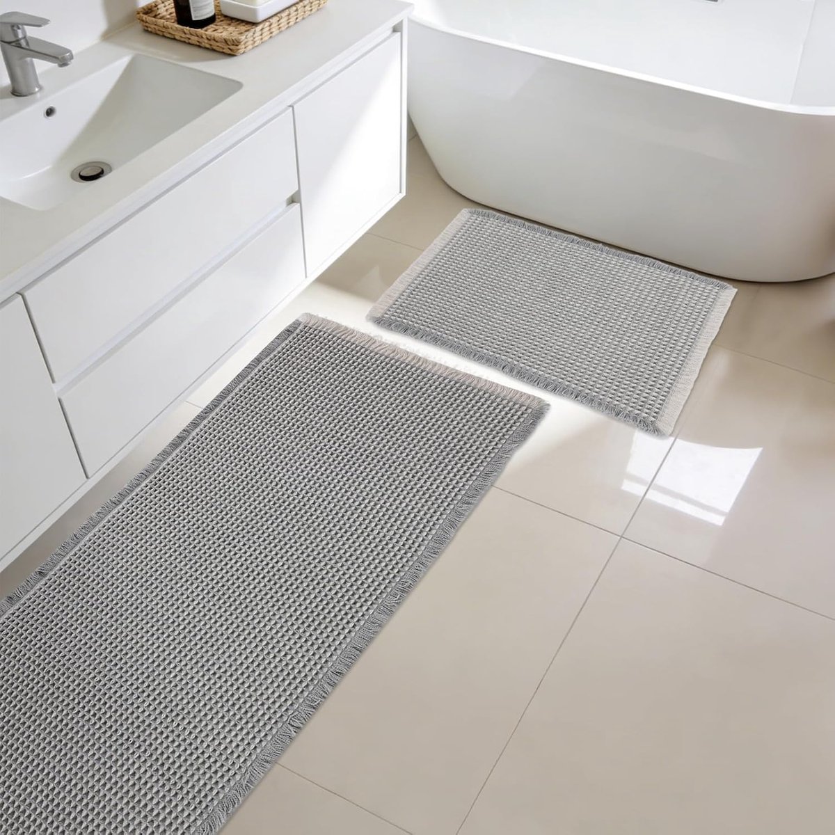 Badmatset, 2-delig, grote badkamermat met wafelstructuur, super absorberende badmat, antislip, zacht, wasbaar badkamertapijt voor douche en bad (grijs-wit)