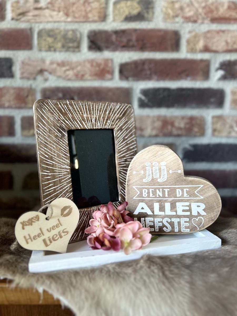 Creaties van hier – Cadeau pakket fotolijstje Jij bent de allerliefste - dienblaadje wit - bloem – Fotolijstje - teksthart allerliefste naturel- met houten hartje