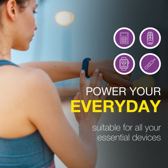Vrouw met fitnesstracker aan de pols. Iconen voor sleutels, horloge, thermometer, rekenmachine. "POWER YOUR EVERYDAY".