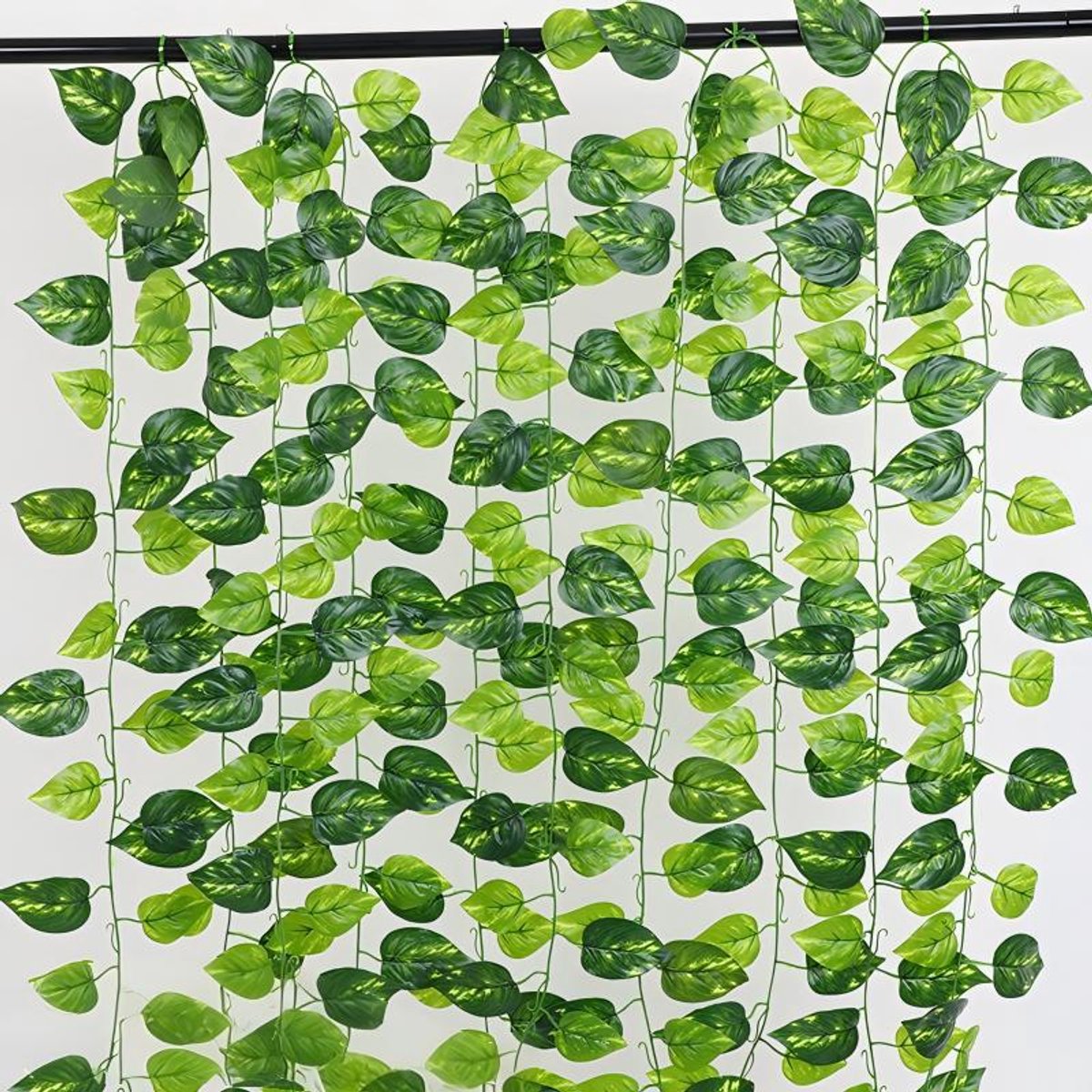 Bonte Kunst Pothos Slingers – Kunstmatige Pothos – UV-Bestendig – Voor Binnen & Buiten, Tuin, Balkon, Pergola & Woondecoratie – Groen/Geel – 2,3 m – 12 Stuks