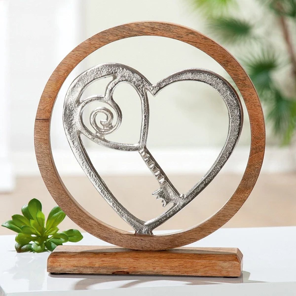 Gilde Handwerk - Beeld - Sculptuur - Sleutel tot je hart - Mangohout - Aluminium - 26x24cm